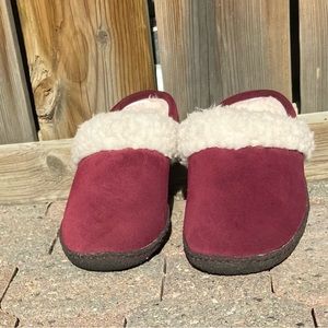 Sorel Nakisha women burgundy suede and white wool slide slippers. Size 7. Used.